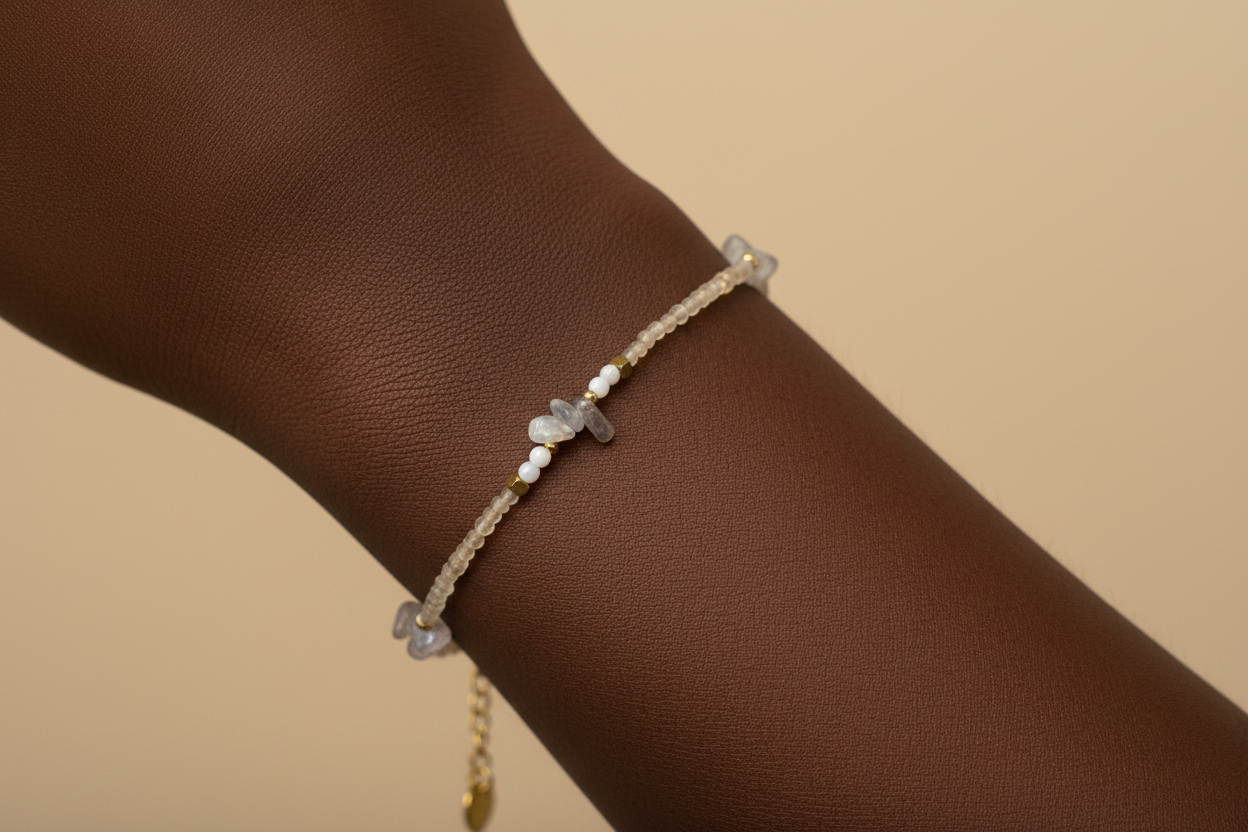 Single strand bracelet