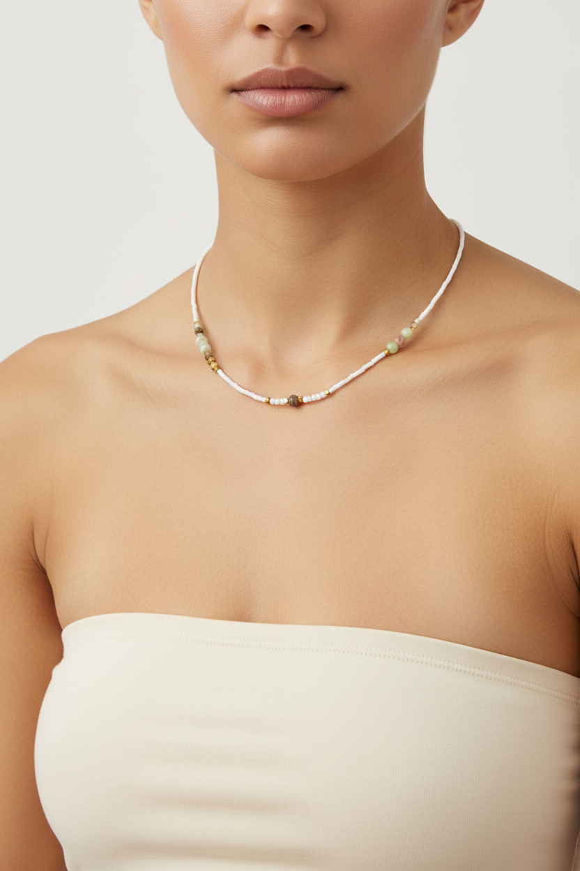 White Tube & Mixed Stone Necklace - Model v2